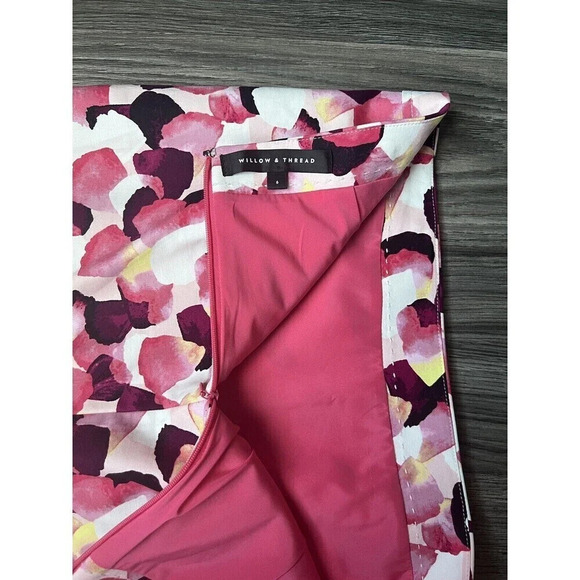 Willow & Thread Essentials Pencil Skirt Pink‎ & White Flower Petal Print Size 6 - Picture 6 of 6